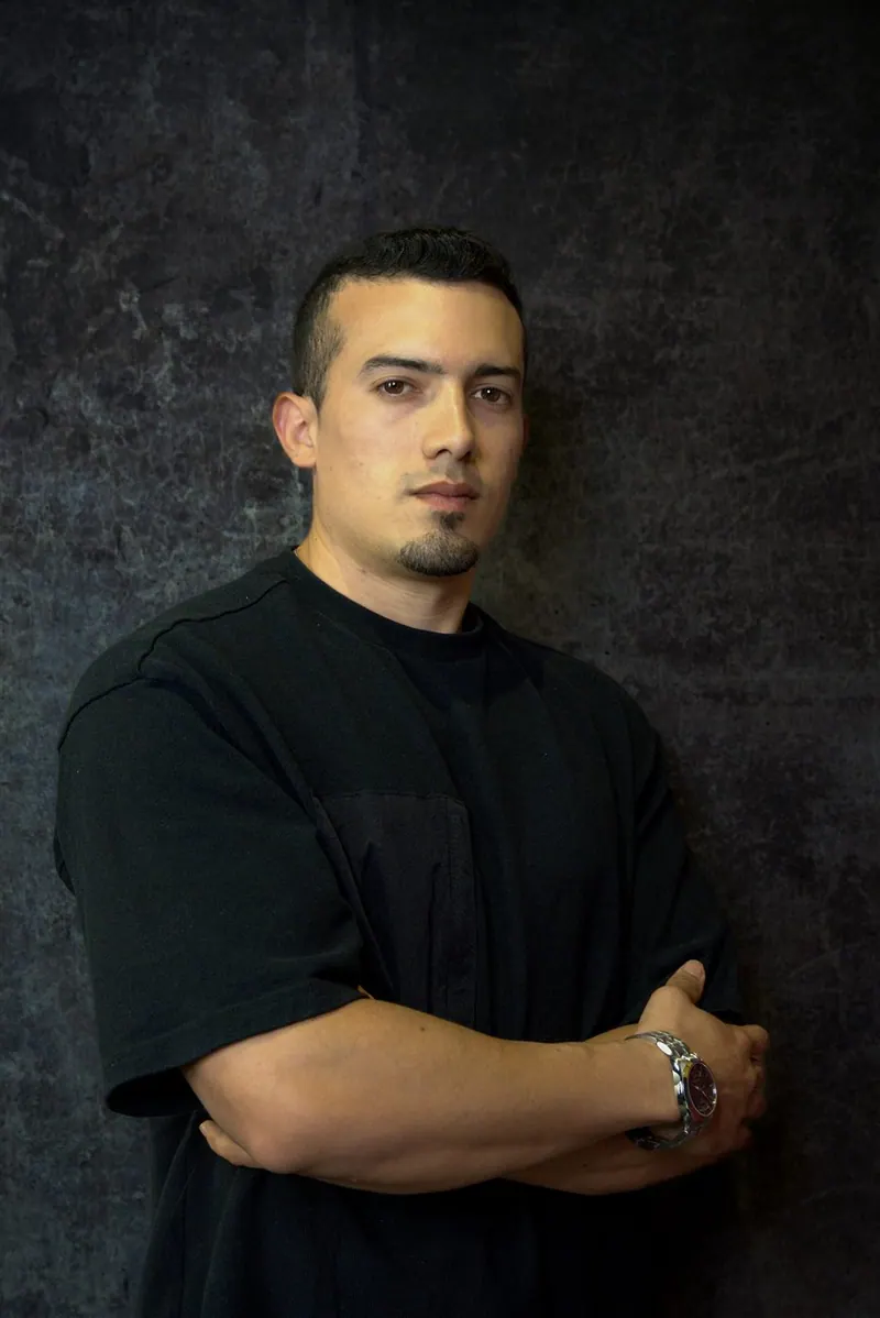 Eduardo Rincón in a black t-shirt against a dark backdrop — brand photography session in Orlando