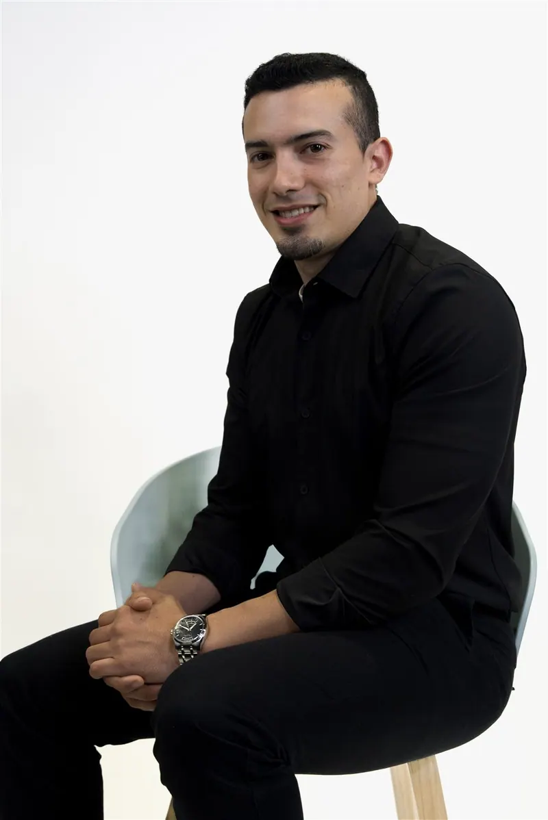Eduardo Rincón smiling in a seated portrait — brand photography session in Orlando